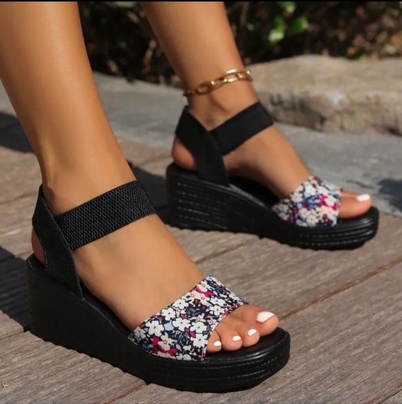 Open Toe Wedge Sandals - Picture 1 of 5